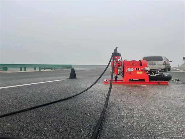 南郑马路路基路面开裂下沉注浆加固灌浆